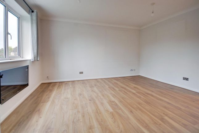 Crown Rise, Watford photo 3