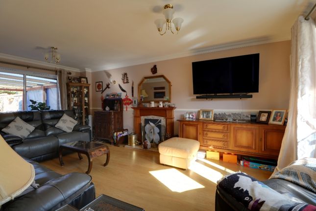 9, Wilkie Drive, Folkingham photo 4