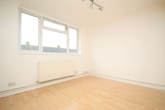 193c, Western Avenue, Dagenham photo 3