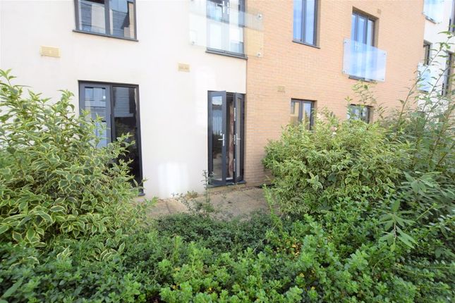 Flat to rent in Angus Court, Thame