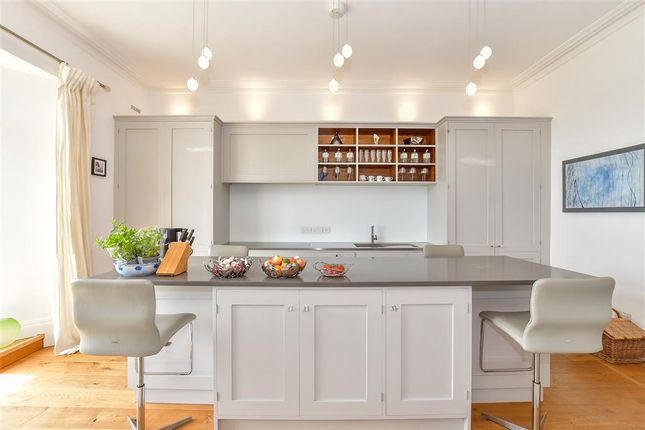 Lounge/ Kitchen