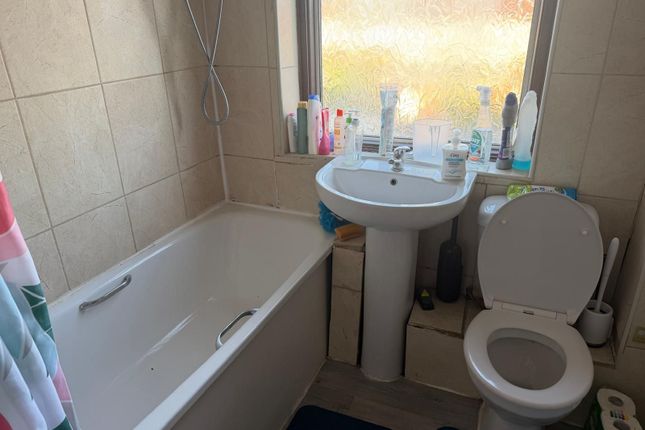 85 Keats Way, Greenford photo 5