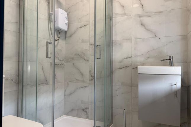 Flat 4, 22 Verdant Lane, London photo 2