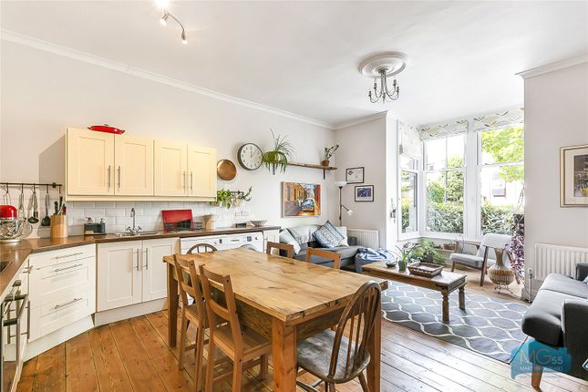Flat to rent in Avenue Road, London N14