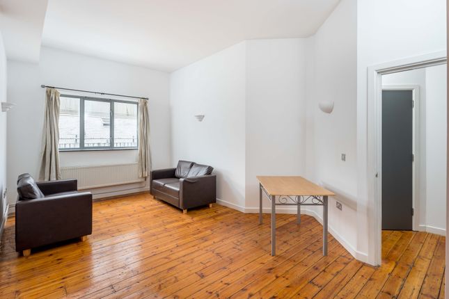 Flat to rent in Courthouse Lane, Dalston