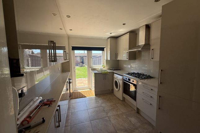 11 Sipson Lane, Harlington, Hayes photo 5