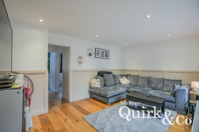 30, Heilsburg Road, Canvey Island photo 3