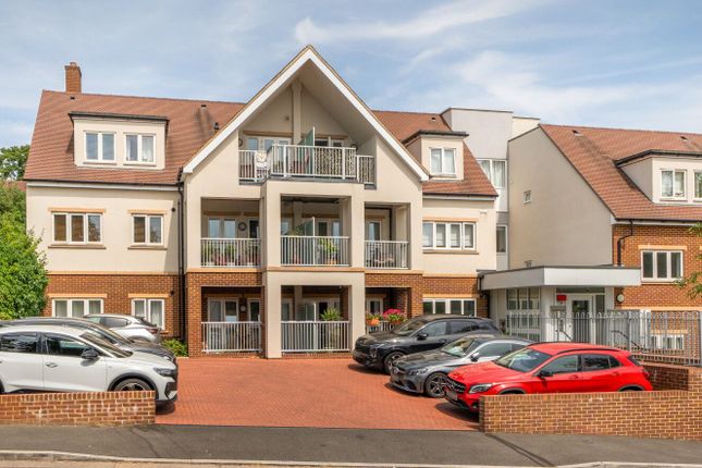 1-bed flat on Flat Thirteen, Cushing House, Purley, £310,000