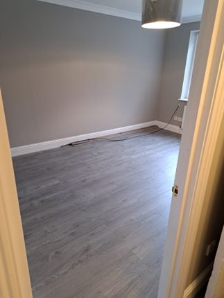 Flat to rent in 110 Manchester Road, London