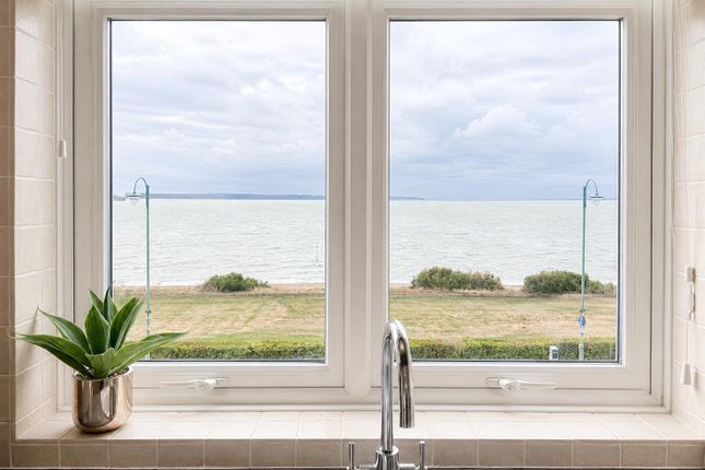 Flat 5, Promenade Court 17-19, Marine Parade West, Lee-On-The-Solent photo 3