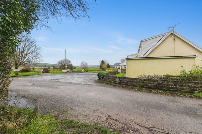 1 Manor Daf Gardens, Carmarthen photo 4