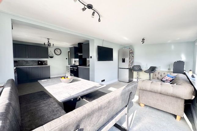 4, Brixham Court, Scartho photo 3