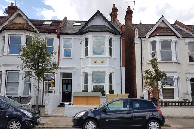 Flat to rent in Leghorn Road, London