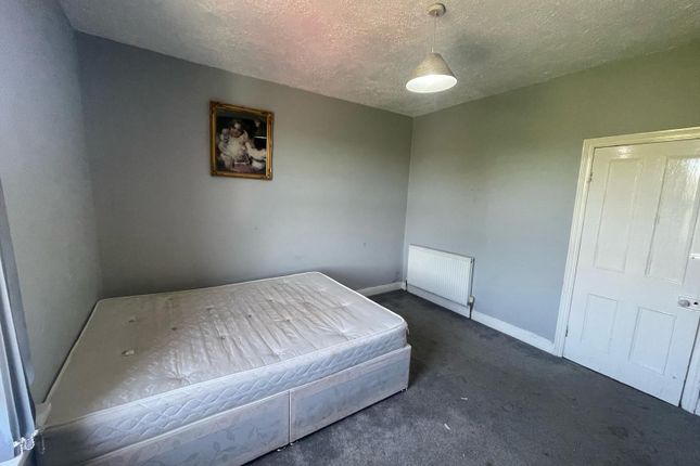22 Hovingham Grove, Leeds photo 4