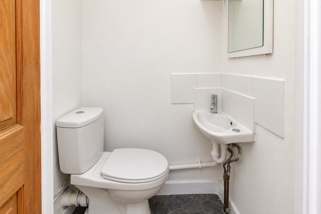 Flat 4, 15 , Caithness Road, Mitcham photo 3