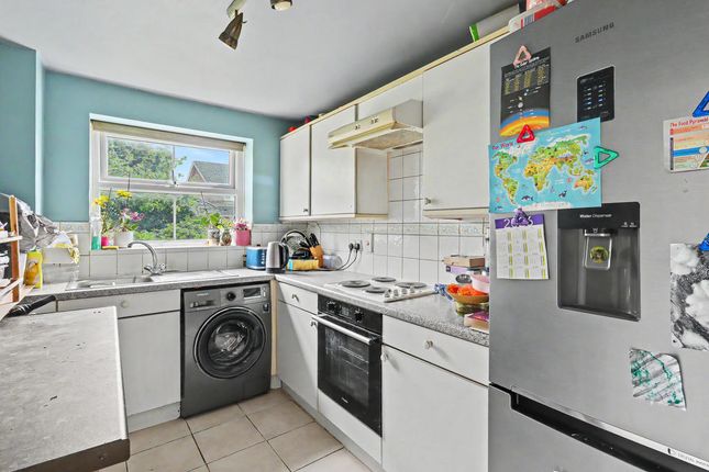5, Nicholas Gardens, Cippenham photo 3