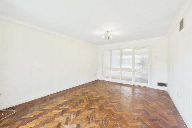 39, Seaford Close, Ruislip photo 3