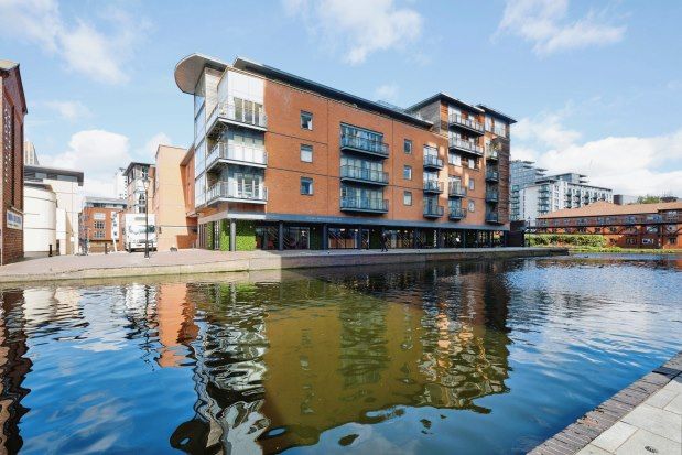 Flat to rent in Waterfront Walk, Birmingham