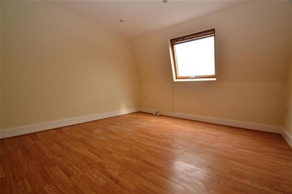 Flat C,, 143 Arthur Road, Wimbledon Park photo 4