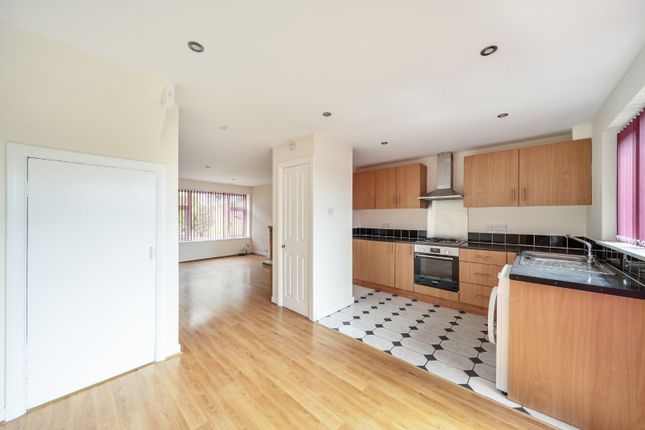 62, West End Drive, Leeds photo 4