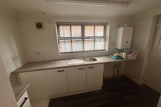 76, Flatgate, GOOLE photo 3