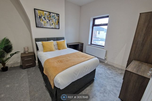 Room   Greenway Road, Runcorn photo 4