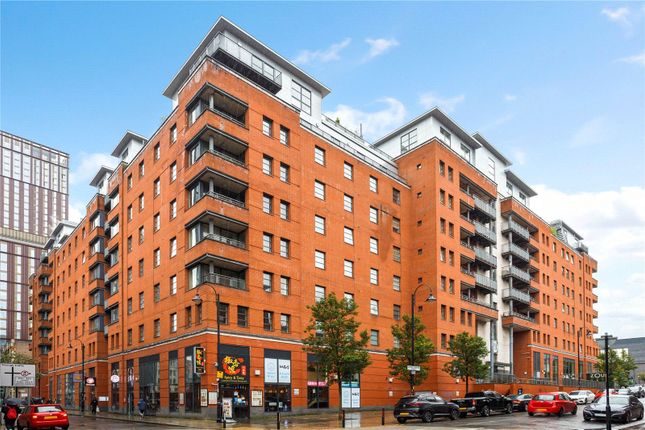 2-bed flat on Apartment 13,,, The Quadrangle, Manchester, £180,000