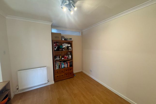 31, Iden Crescent, Staplehurst photo 3