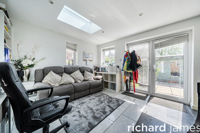 3, Richards Close, Royal Wootton Bassett photo 4