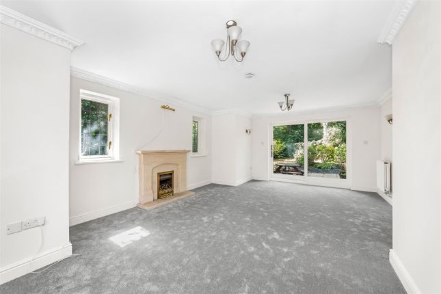 6, Badgers Walk, Purley photo 4