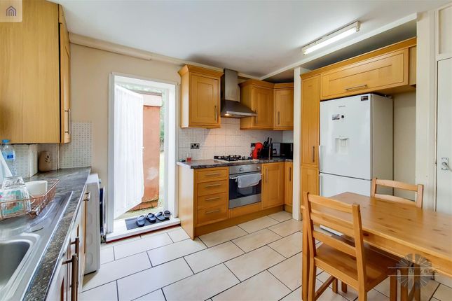 2_Kitchen-1.Jpg