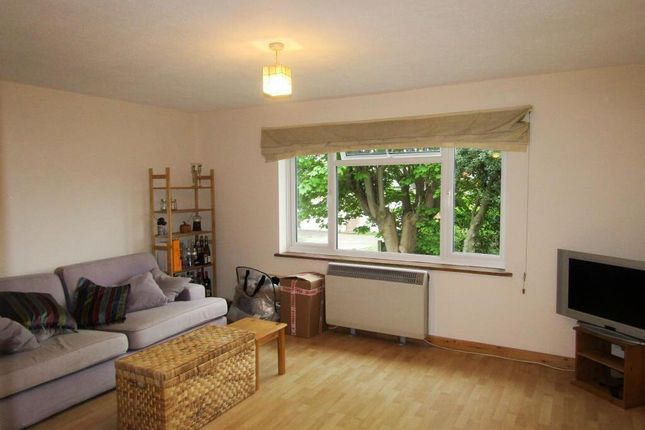 20, Eastbrook Close, Woking photo 3