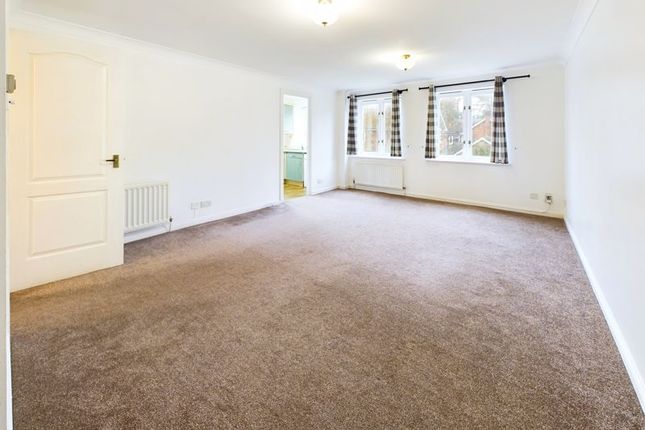 12, Drew Place, Caterham photo 3