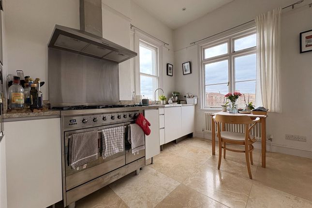 Flat 2, Pembroke Mansions, 1-3, Oakfield Road, Bristol photo 3