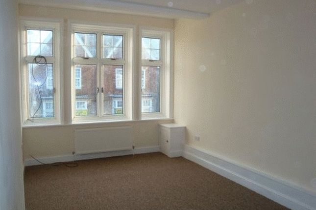 Flat to rent in High Street, Caterham