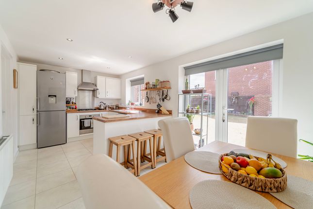 2 Skylark Way, Mansfield photo 3
