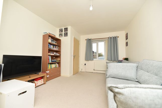 7 Dunnock Way, St. Ives photo 4