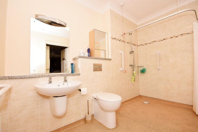 Flat for sale in Rectory Road, Pitsea, Basildon