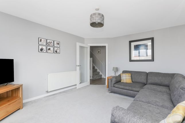 74, Easter Langside Crescent, Dakeith photo 4