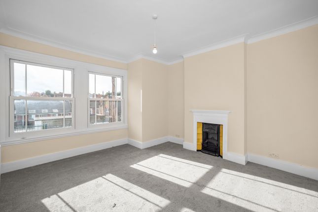 Terraced house to rent in Hereford Gardens, London
