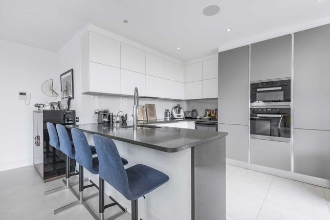 Flat for sale in Hadley Road, Enfield, Middlesex