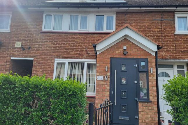 Terraced house to rent in Slough, Berkshire