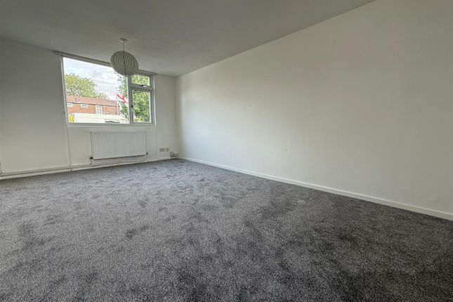 24, Magyar Crescent, Nuneaton photo 4