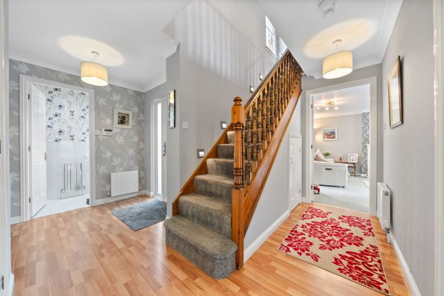 25, Inch Colm Avenue, Larbert photo 4