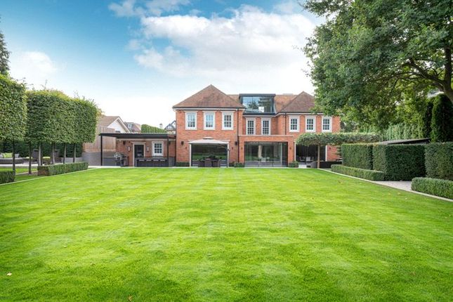Country house for sale in Fairmile Avenue, Cobham, London
