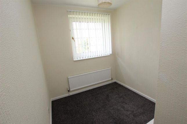 Mews house to rent in Millstone Road, Bolton