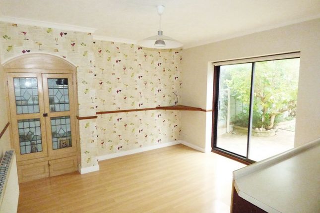 9, Armley Grange Avenue, Leeds photo 4