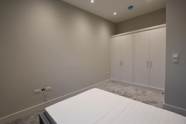 Flat 2, 3, Brett Villas, London photo 5