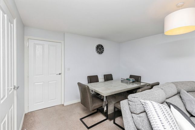 25, Willow Way, Leeds photo 4