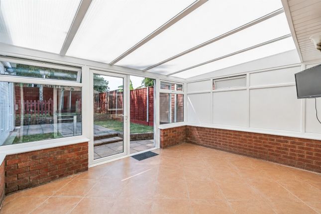 24, Ringwood Drive, Southampton photo 4